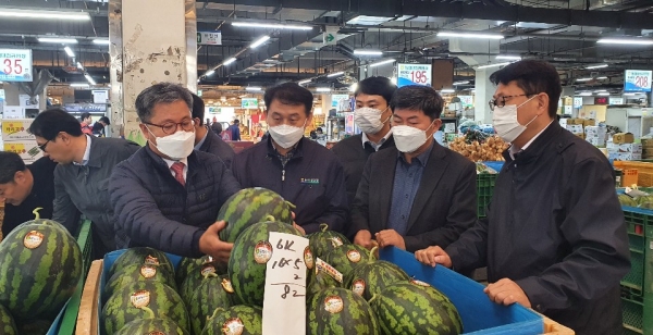 길정섭 본부장 대전농산물공판장 현장 방문