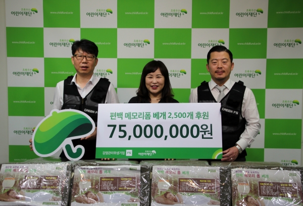 초록우산 어린이재단 대전지역본부 박미애 본부장(가운데), 감염관리 위생기업 GREEN F5 조희남 대표(우)