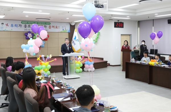 어린이날 기념 모범어린이 표창식 진행