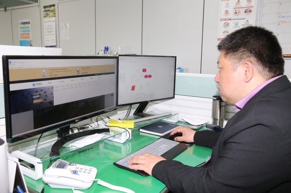 홈페이지 내 질의응답 게시판, 열린광장에 게시된 누적된 데이터를 수집 및 분석