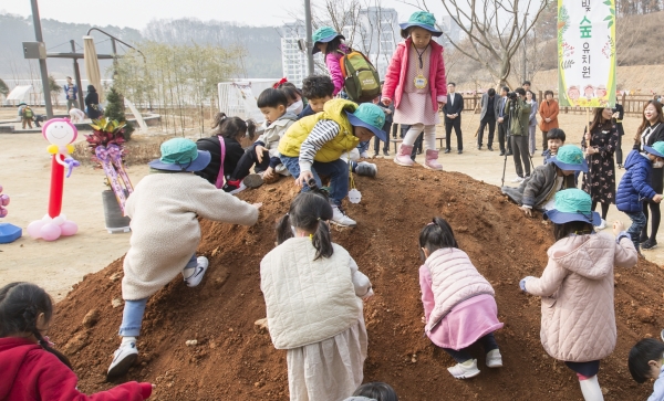 놀이중심의 생태친화적 유아교육을 위한 생태유치원 시범운영