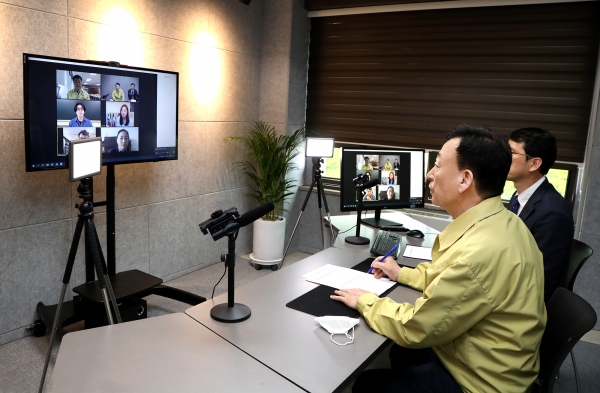 설동호 교육감, 너두나두 공동교육과정 운영 지원단·외부강사 참여 화상 회의 진행 모습