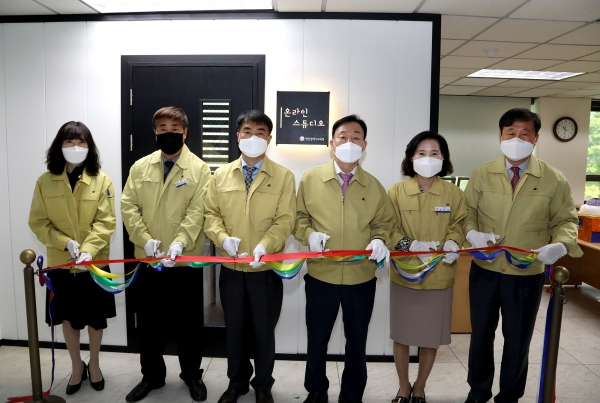 설동호 교육감, 너두나두 공동교육과정 운영 지원단·외부강사 참여 화상 회의 진행 모습