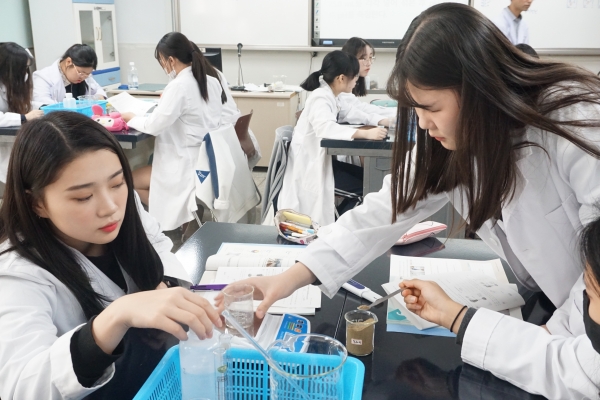 2019년 10월 과학탐구 실험 수업의 한 장면.