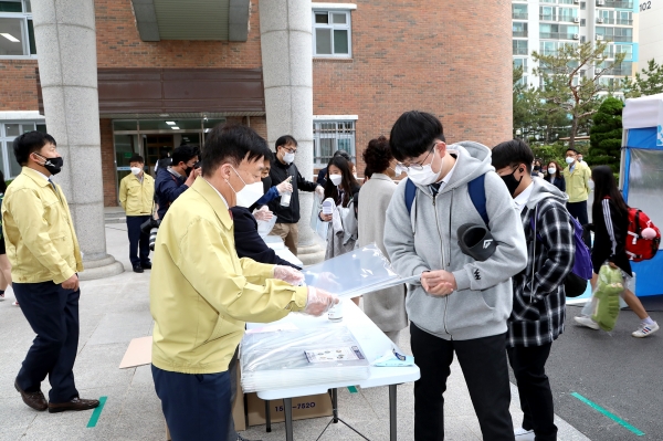 설동호 교육감 전민고 등교수업 현장방문 모습
