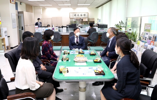 설동호 교육감, 민원담당 공무원과 간담회 개최 모습