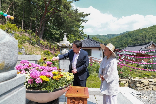 오세현 아산시장, 30일 봉축법요식 앞두고 송암사 방문