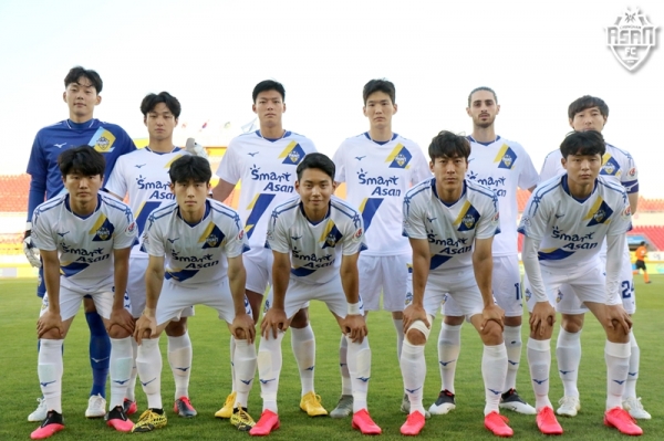 충남아산프로축구단 선수단