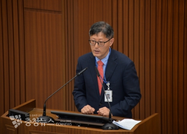 답변하는 세종시 박형민 경제산업국장