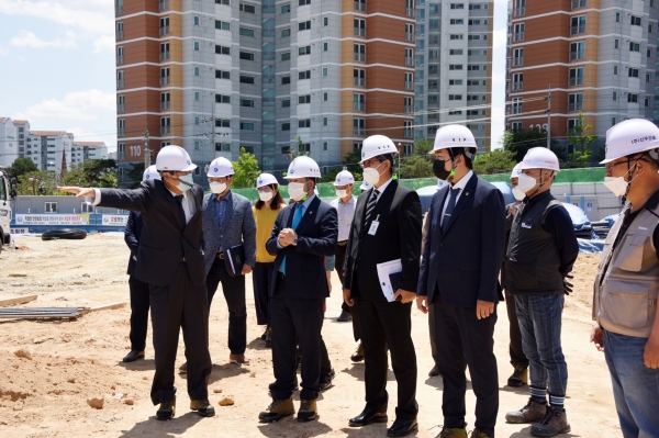 조치원중 건설현장을 찾은 교육안전위원회 행정사무감사 모습