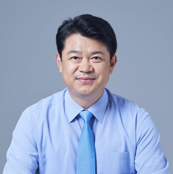 충남 아산지역 총선에 출사표를 던진 더불어민주당 복기왕 예비후보