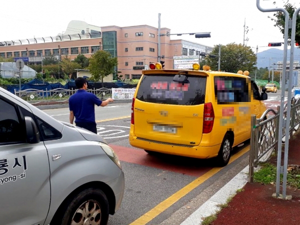 어린이보호구역 주정차 단속 모습