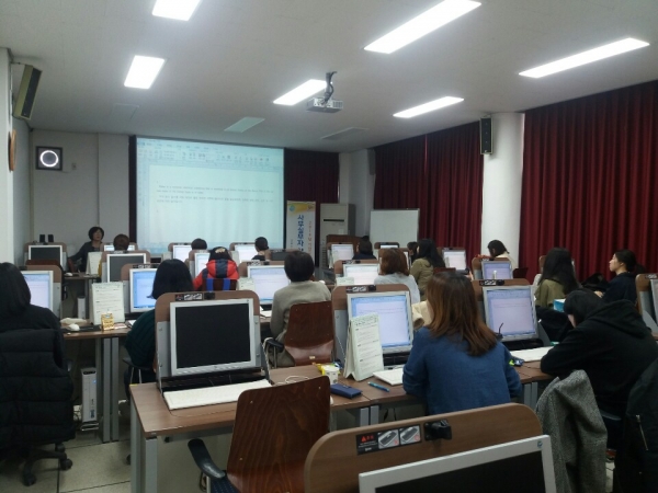 부여여성새로일하기센터 교육장면