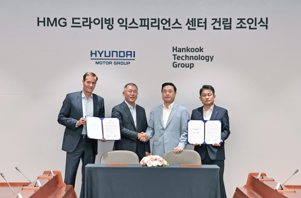 한국테크놀로지그룹과 현대자동차그룹, 국내 최대 고객 드라이빙 센터 건립 합의/ 좌측부터) 현대·기아차 토마스 쉬미에라 부사장, 현대자동차그룹 정의선 수석부회장, 한국테크놀로지그룹 조현식 부회장, 한국타이어앤테크놀로지 이수일 사장