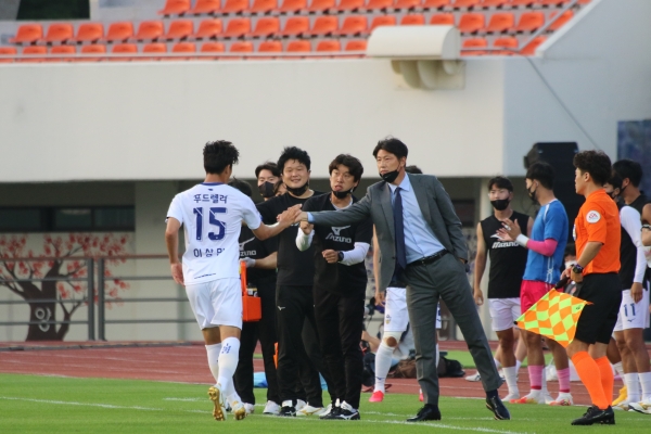충남아산프로축구단 경기 모습