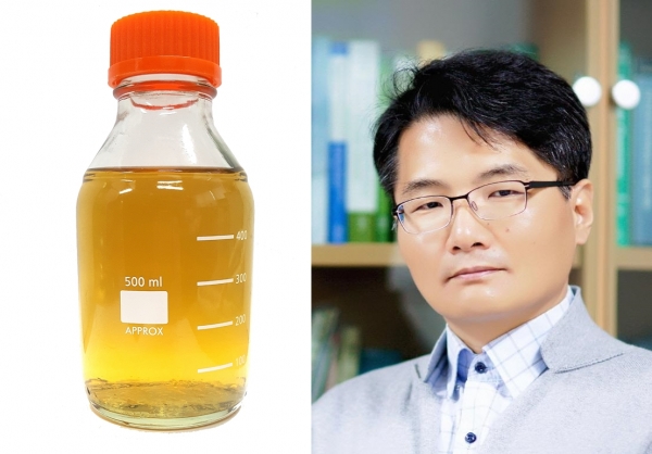 최종적으로 개발된 바이오항공유(왼쪽)와 KIST 하정명(오른쪽) 박사