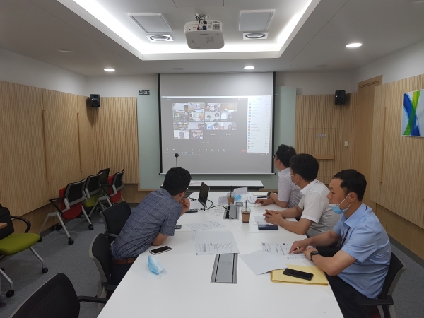 한국서부발전 국산화부 관계자들이「WP-코디30」사업설명회를 화상회의로 진행하고 있다.