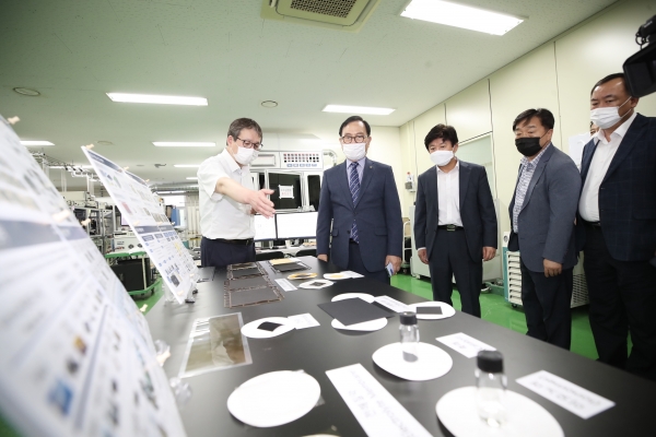 박상돈 천안시장 한국자동차연구원 방문 모습