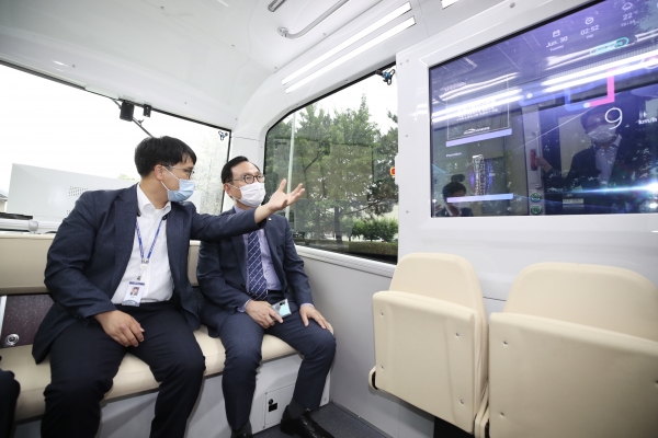 박상돈 천안시장 한국자동차연구원 방문 모습