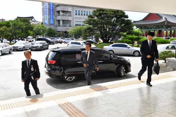 제38대 부여군수 취임식-박정현 군수 부여군청 첫 출근 장면