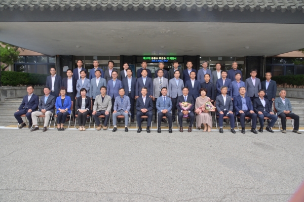 유흥수 부군수 퇴임식 장면