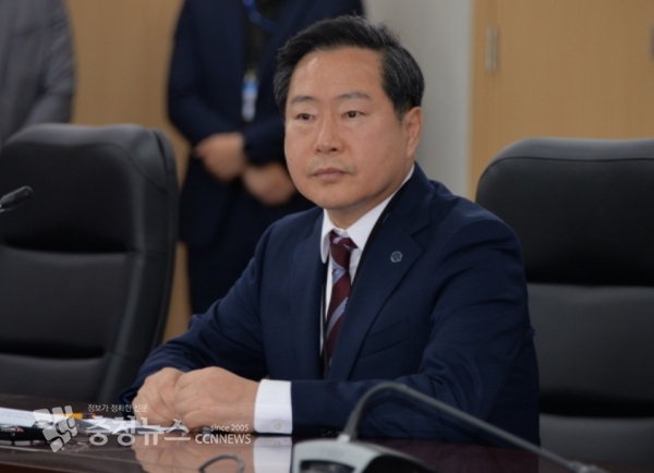 답사하는 원성수 공주대 총장