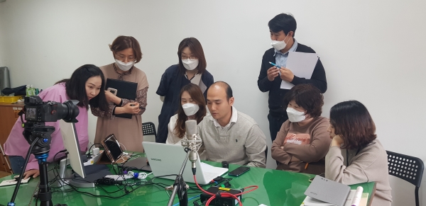 삼육중 교직원 원격수업 연수 모습.
