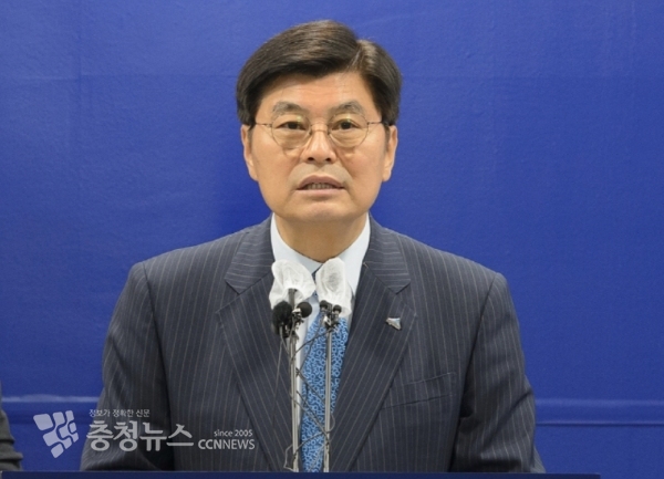 브리핑 하는 이춘희 세종시장