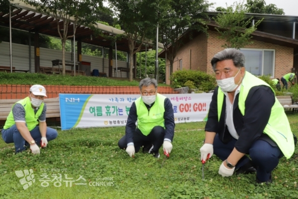 길정섭 충남농협본부장과 주진하 농협예산군지부장, 김종래 삽교농협조합장,