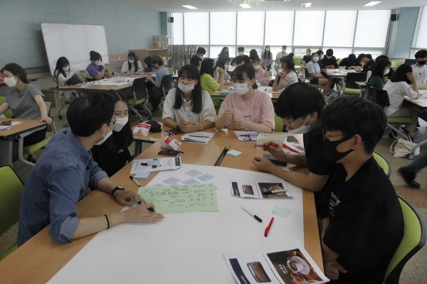 지난 11일 서산문화복지센터에서 2020년 서산시 청소년참여예산제 워크숍 진행하고 있다.