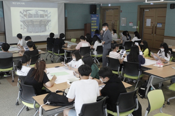 지난 11일 서산문화복지센터에서 2020년 서산시 청소년참여예산제 워크숍 진행하고 있다.