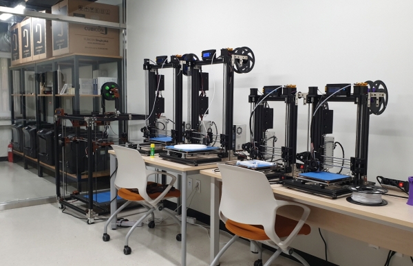 한밭대 N8동 1층 InnoSpace N에 있는 3D프린터실&후처리실 실습장비