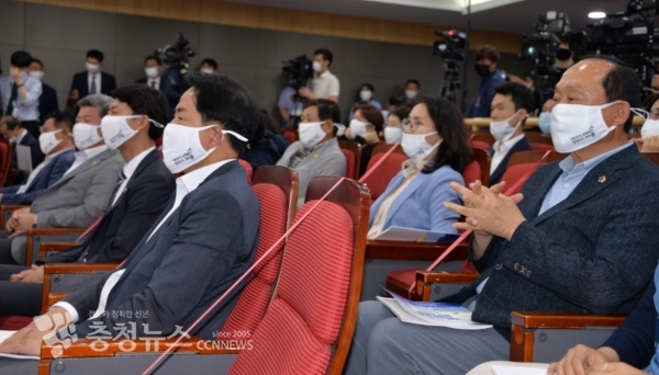 이날 토론회에 참석한