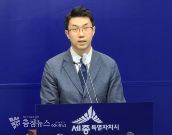 영상 브리핑 하는