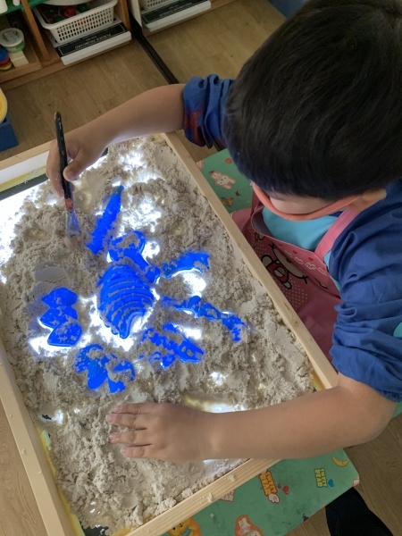 동부특수교육지원센터 내 치료지원실에서 내방 치료지원 학생을 대상으로 소근육 작업치료 지원활동 실시