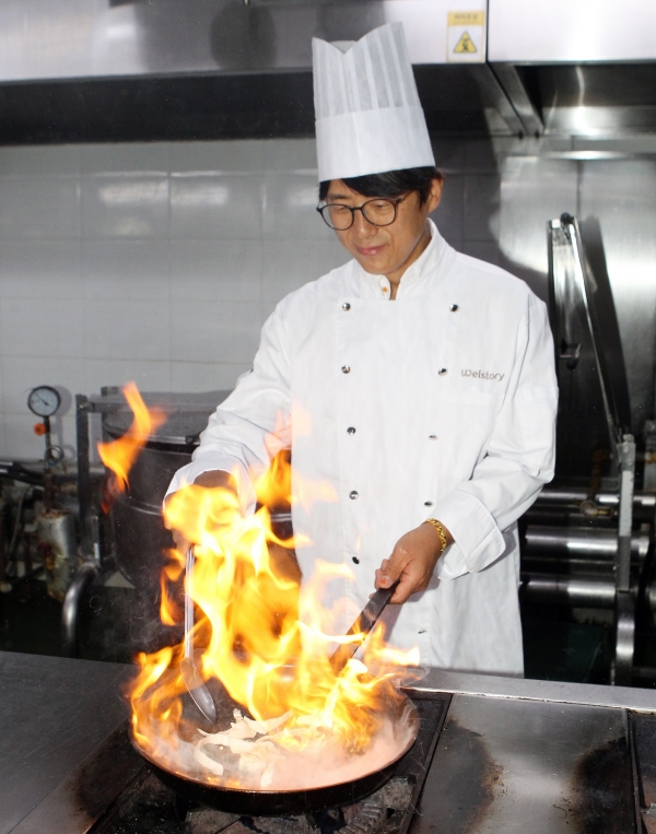 17일 오후 대전시 대덕구 목상동 대전공장에서 가족과 동료를 위한 '일일쉐프 이벤트' 진행