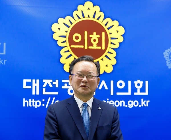 Former Minister of Public Administration and Security Kim Bu-Kyum/ photo by Minyeong Jo