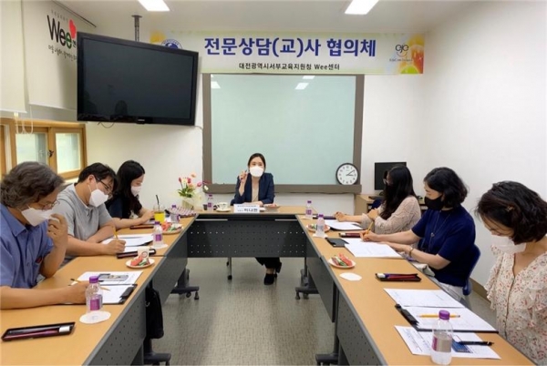지난 10일부터 대전 서부 관내 초·중학교 전문상담(교)사 73명을 대상으로 『전문상담(교)사 협의체 동료수퍼비전』 실시