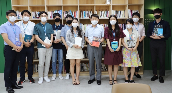 특구재단이 23일 독서경영을 통해 직원 전문성을 강화하겠다고 밝혔다.