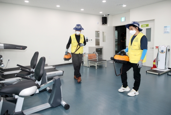 안면노인복지관 방역실시 모습