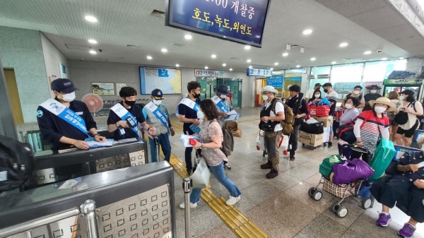 사회적거리두기 홍보 활동 모습