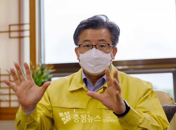 정용래 유성구청장, 충청뉴스 인터뷰 모습. /조민영 기자