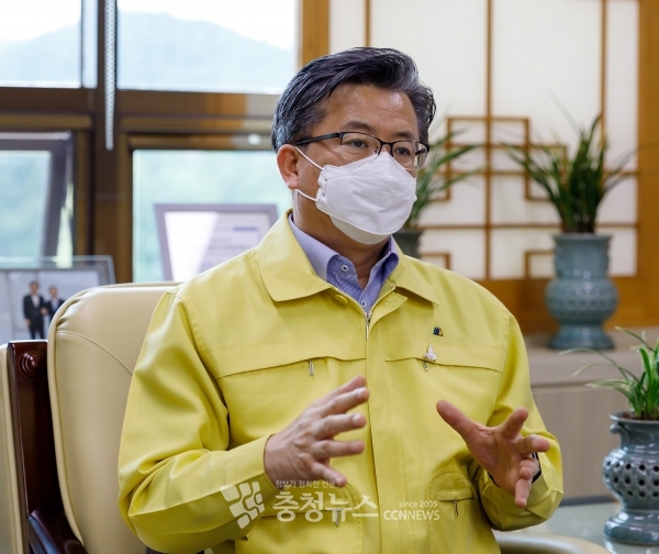 정용래 유성구청장, 충청뉴스 인터뷰 모습. /조민영 기자