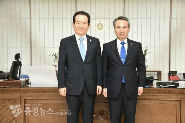 왼쪽부터 정세균 국무총리, 홍재표 충남도의원