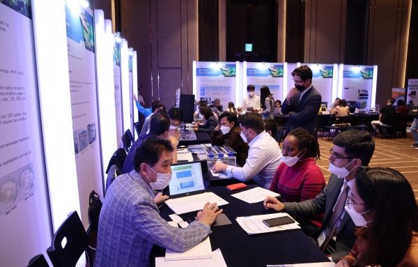 12개 중소기업이 참여하는 ’해외수출 비즈니스 상담회‘ 개최