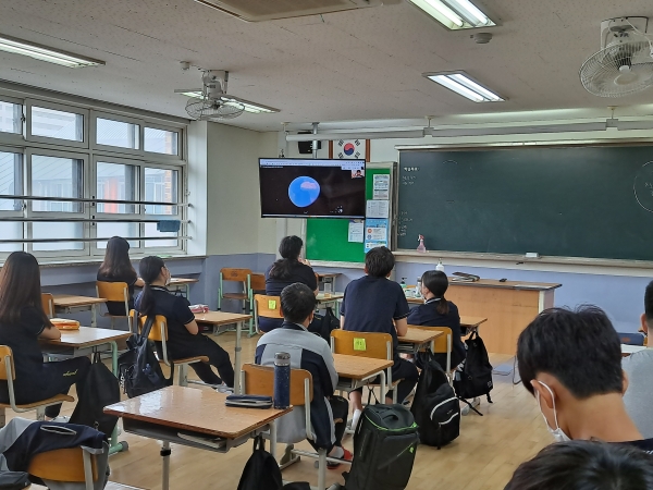 학생교육문화원 원격강의(교실 시청 모습)