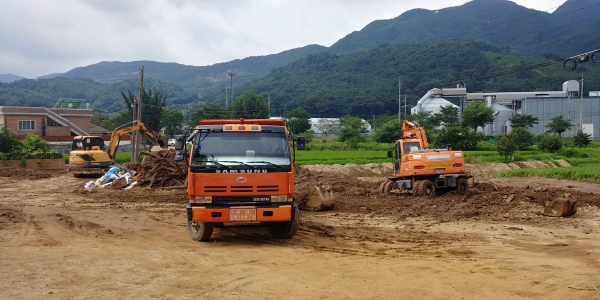 아산시 배방읍, 송악면 일원에 백호우 및 덤프트럭 건설장비 33대를 긴급 지원하여 응급복구 완료