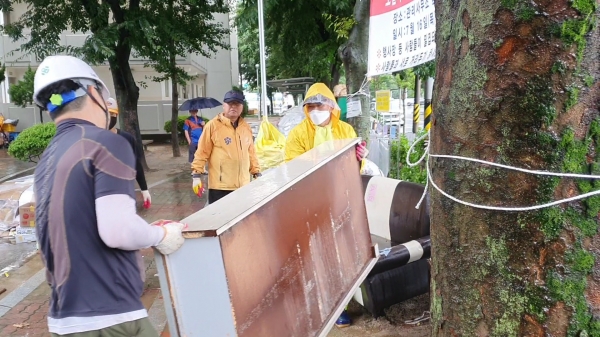 박용갑청장 산성동 현장행정 사진.