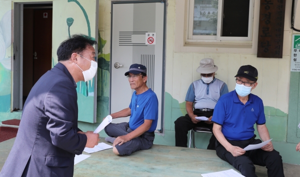 대전시의회 문성원 의원은 21일 연축동 마을회관에서 '연축마을 취락지구 지정 주민간담회'를 개최했다.