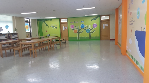 대전중, 모퉁이 도서관